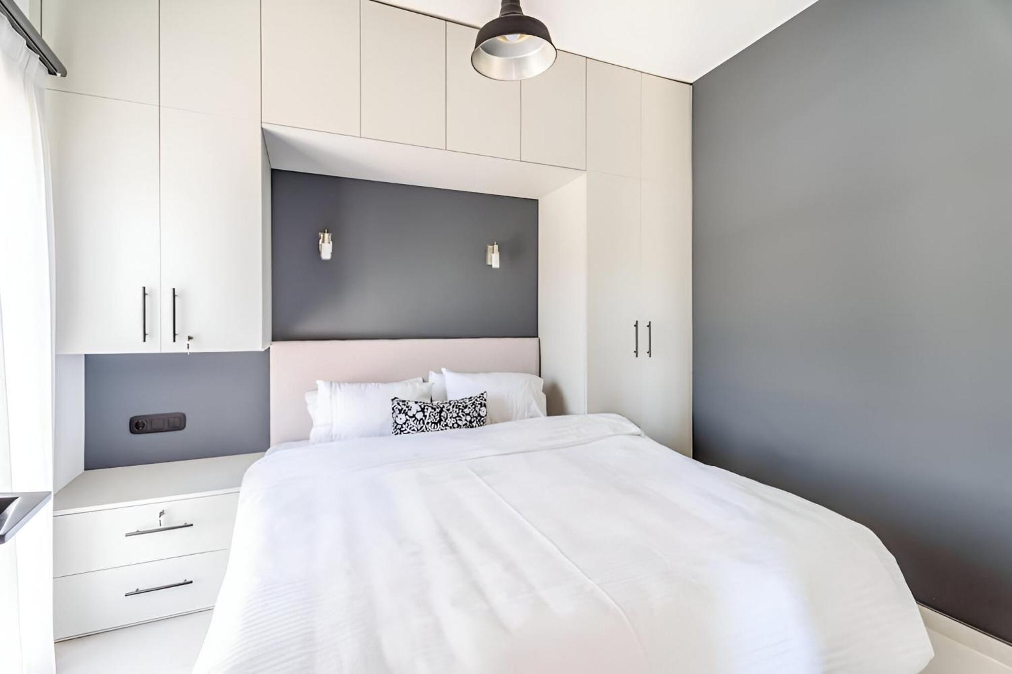 Elegant, Modern & Spacious Apartment In Thessaloniki With Balcony Exterior photo